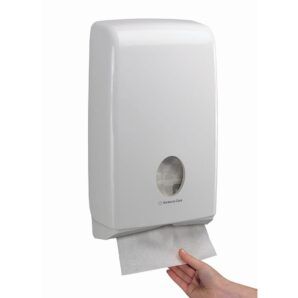 Aquarius™ Slimfold™ Dispensador de Toallas de Mano U7024 – Blanco